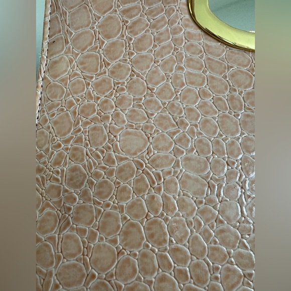 Vintage Chic Structured Peach-Pink Crocodile Bag With Gold Hardware - Picture 7 of 7